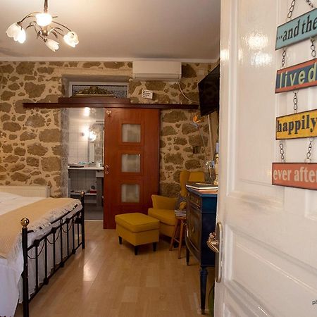 Stone Suite In The Center Of Corinthe Extérieur photo