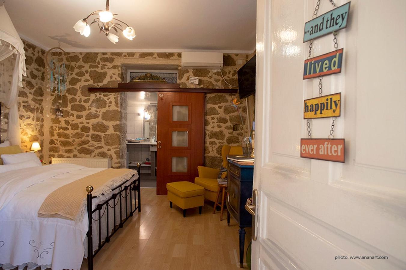Stone Suite In The Center Of Corinthe Extérieur photo