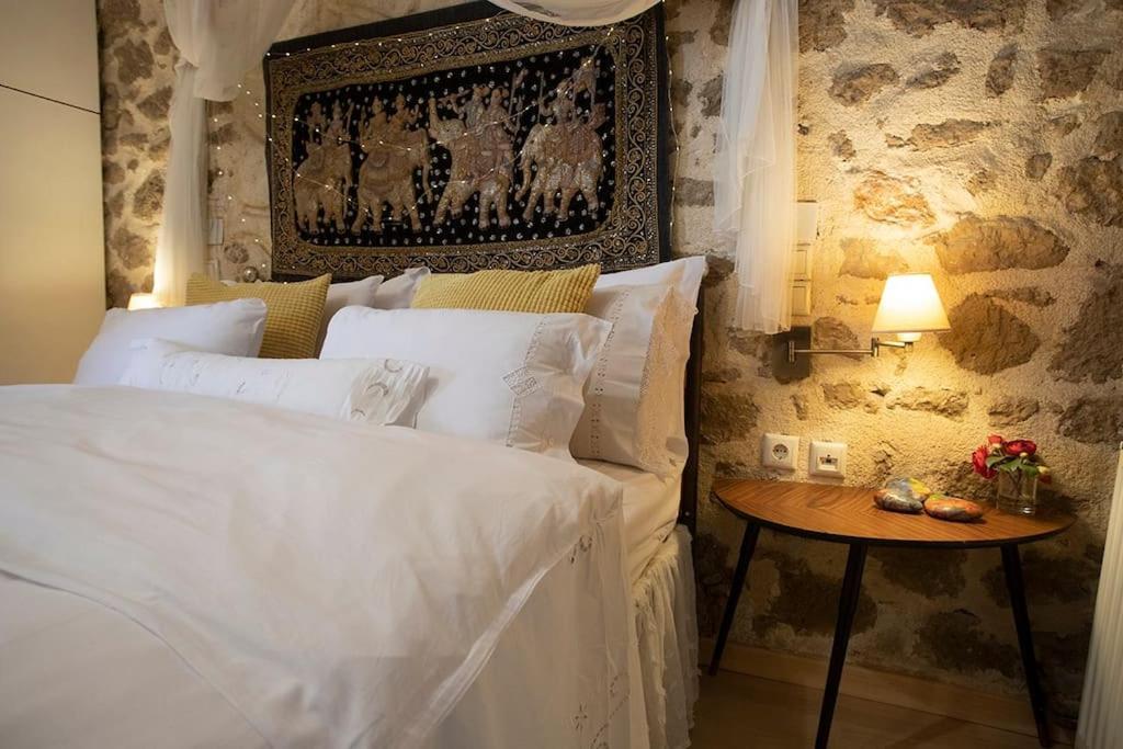 Stone Suite In The Center Of Corinthe Extérieur photo
