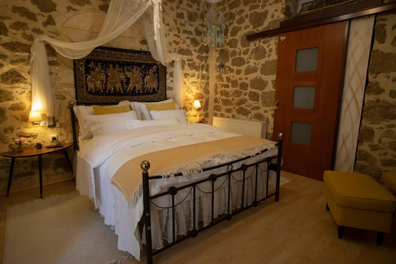 Stone Suite In The Center Of Corinthe Extérieur photo